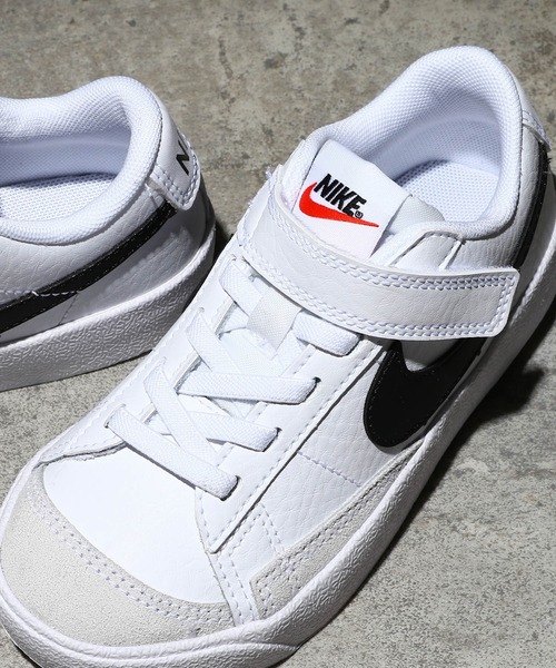 NIKE（ナイキ）の「NIKE BLAZER LOW 77 PS DA4075-101（スニーカー・キッズ・ホワイト・22cm/18cm/19㎝/20㎝/21cm/17cm）」の2枚目の写真