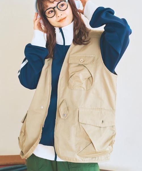 nemne store（ネンネストア）の「【低身長用サイズあり】ぽてとかっぷる かりん・ckarryコラボ／オーバーミリタリーベスト（ベスト・レディース・ベージュ/カーキ・SMALL/MEDIUM）」の2枚目の写真