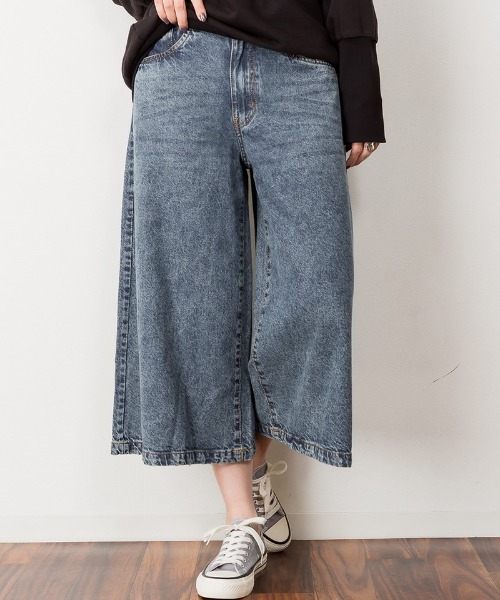 atONE（アットワン）の「atONE ミモレ丈ワイドパンツ（デニムパンツ・レディース・ワンウォッシュ/サックスブルー/ネイビー・M/LL/L/3L/4L）」の14枚目の写真
