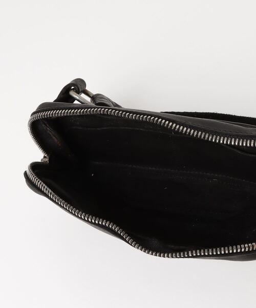 GUIDI（グイディ）の「GUIDI / グイディ：FANNY PACK,SMALL：BV03-SOFT-HORSE[RIP]（ボディバッグ/ウエストポーチ・メンズ・ブラック・FREE）」の4枚目の写真