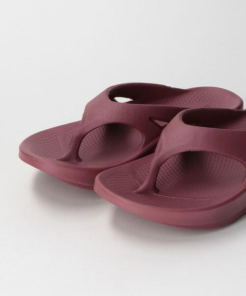 OOFOS（ウーフォス）の「＜OOFOS＞ OOriginal サンダル（サンダル・レディース・ワインレッド/オリーブ/ライトグレー/ブラック/ベージュ・23(M4/W6)/24(M5/W7)/25(M6/W8)/22(M3/W5)）」の17枚目の写真