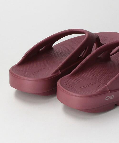 OOFOS（ウーフォス）の「＜OOFOS＞ OOriginal サンダル（サンダル・レディース・ワインレッド/オリーブ/ライトグレー/ブラック/ベージュ・23(M4/W6)/24(M5/W7)/25(M6/W8)/22(M3/W5)）」の9枚目の写真