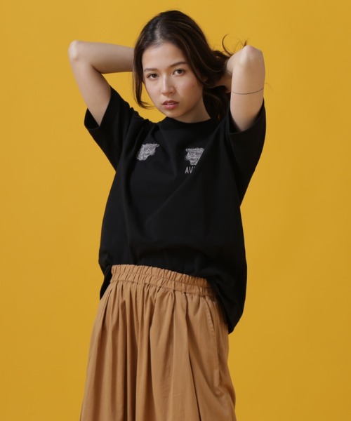 AVIREX（アヴィレックス）の「TWO POINT SKA T-SHIRT/ 2ポイント スカTシャツ（Tシャツ/カットソー・レディース・ピンク/オフホワイト/ブラック・FREE）」の2枚目の写真