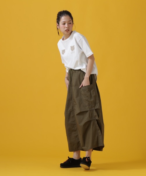 AVIREX（アヴィレックス）の「TWO POINT SKA T-SHIRT/ 2ポイント スカTシャツ（Tシャツ/カットソー・レディース・ピンク/オフホワイト/ブラック・FREE）」の13枚目の写真