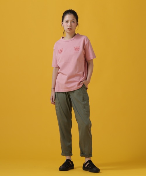 AVIREX（アヴィレックス）の「TWO POINT SKA T-SHIRT/ 2ポイント スカTシャツ（Tシャツ/カットソー・レディース・ピンク/オフホワイト/ブラック・FREE）」の16枚目の写真