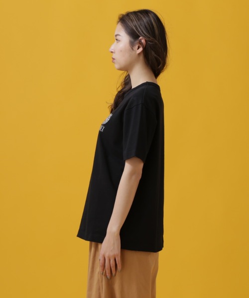 AVIREX（アヴィレックス）の「TWO POINT SKA T-SHIRT/ 2ポイント スカTシャツ（Tシャツ/カットソー・レディース・ピンク/オフホワイト/ブラック・FREE）」の4枚目の写真