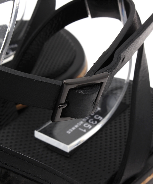 5351POUR LES HOMMES ET LES FEMMES (ゴーサンゴーイチプールオムエラファム)の「スムースレザーサンダル(サンダル・メンズ・ブラック/ホワイト・42/41/44/43)」の8枚目の写真