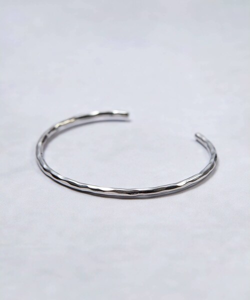 tk.TAKEO KIKUCHI（ティーケータケオキクチ）の「◆アソートバングル（ブレスレット・メンズ・シルバー/ゴールド/シルバー系/シルバー系1/ゴールド系/ゴールド系1・00）」の2枚目の写真