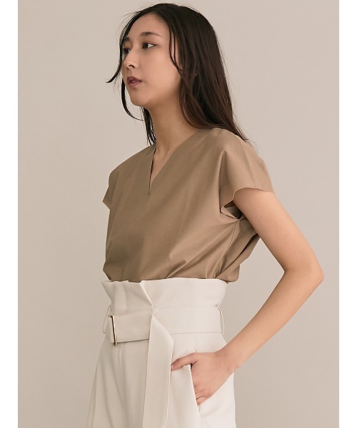 TONAL（トーナル）の「Vネックバックタックカットソー（Tシャツ/カットソー・レディース・ベージュ/グレー/ネイビー・38）」の8枚目の写真