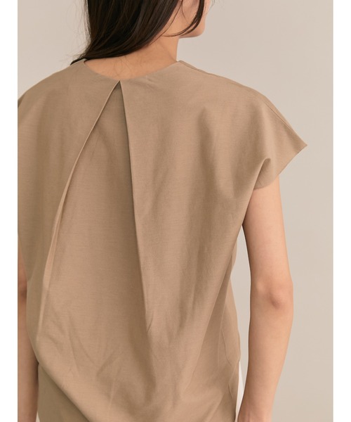 TONAL（トーナル）の「Vネックバックタックカットソー（Tシャツ/カットソー・レディース・ベージュ/グレー/ネイビー・38）」の12枚目の写真