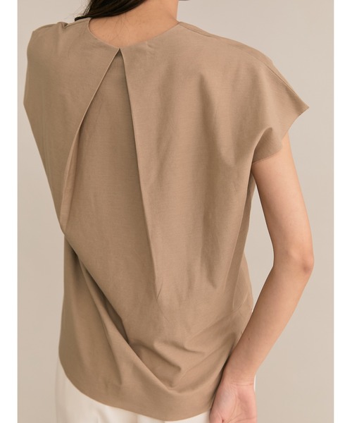 TONAL（トーナル）の「Vネックバックタックカットソー（Tシャツ/カットソー・レディース・ベージュ/グレー/ネイビー・38）」の11枚目の写真