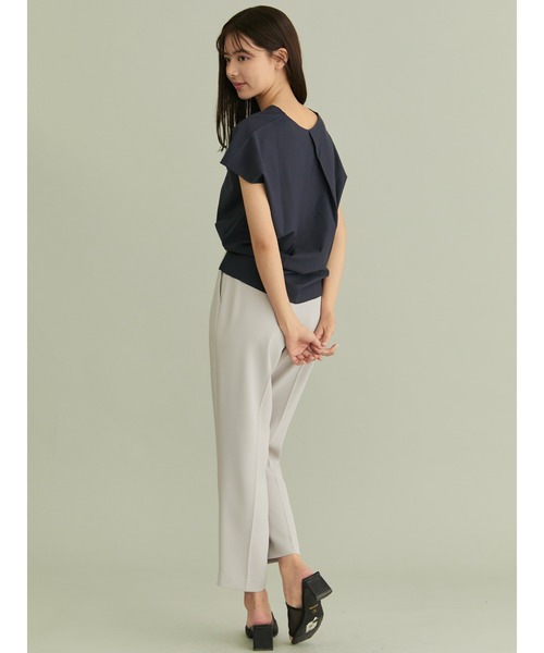 TONAL（トーナル）の「Vネックバックタックカットソー（Tシャツ/カットソー・レディース・ベージュ/グレー/ネイビー・38）」の18枚目の写真