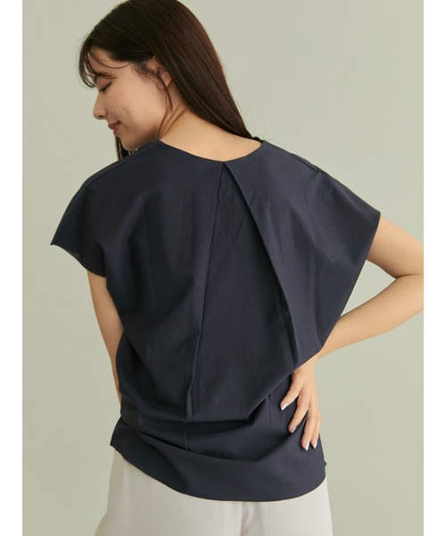 TONAL（トーナル）の「Vネックバックタックカットソー（Tシャツ/カットソー・レディース・ベージュ/グレー/ネイビー・38）」の14枚目の写真