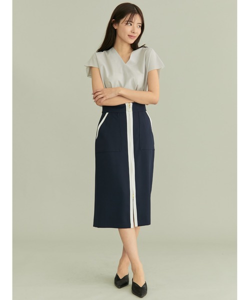 TONAL（トーナル）の「Vネックバックタックカットソー（Tシャツ/カットソー・レディース・ベージュ/グレー/ネイビー・38）」の5枚目の写真