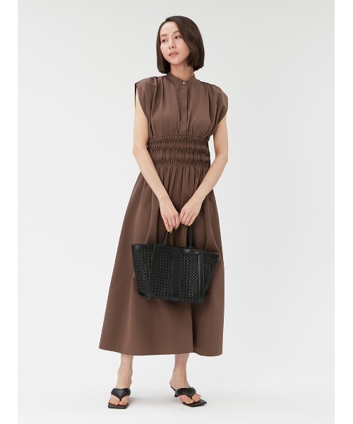 FRAY I.D（フレイアイディー）の「タックデザインタフタノースリドレス（ドレス・レディース・ホワイト/ブラック/ブラウン・0/1）」の13枚目の写真