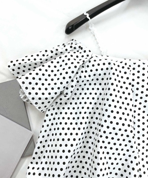 SPIGA(スピーガ)の「ドット柄なみなみテープオフショルダー(シャツ/ブラウス・レディース・ホワイト/ブラック/レッド・FREE)」の16枚目の写真