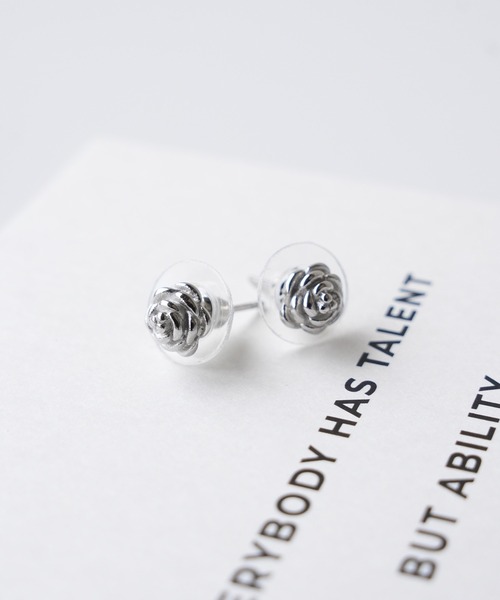 IAMUSE（アイアミューズ）の「金属アレルギー対応　プチローズピアス S1007【IAMUSE】（ピアス（両耳用）・レディース・シルバー/ゴールド・FREE）」の10枚目の写真