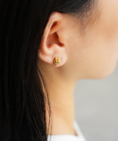 IAMUSE（アイアミューズ）の「金属アレルギー対応　プチローズピアス S1007【IAMUSE】（ピアス（両耳用）・レディース・シルバー/ゴールド・FREE）」の8枚目の写真
