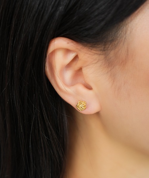 IAMUSE（アイアミューズ）の「金属アレルギー対応　プチローズピアス S1007【IAMUSE】（ピアス（両耳用）・レディース・シルバー/ゴールド・FREE）」の6枚目の写真