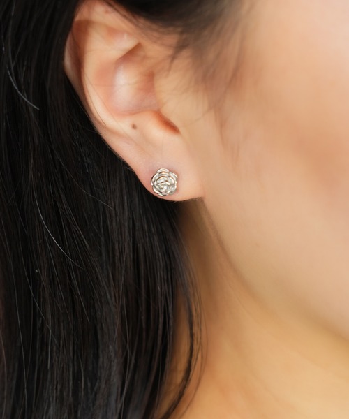 IAMUSE（アイアミューズ）の「金属アレルギー対応　プチローズピアス S1007【IAMUSE】（ピアス（両耳用）・レディース・シルバー/ゴールド・FREE）」の3枚目の写真