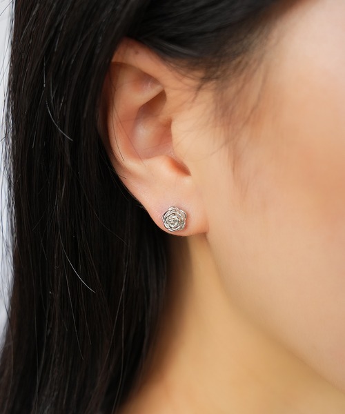 IAMUSE（アイアミューズ）の「金属アレルギー対応　プチローズピアス S1007【IAMUSE】（ピアス（両耳用）・レディース・シルバー/ゴールド・FREE）」の5枚目の写真