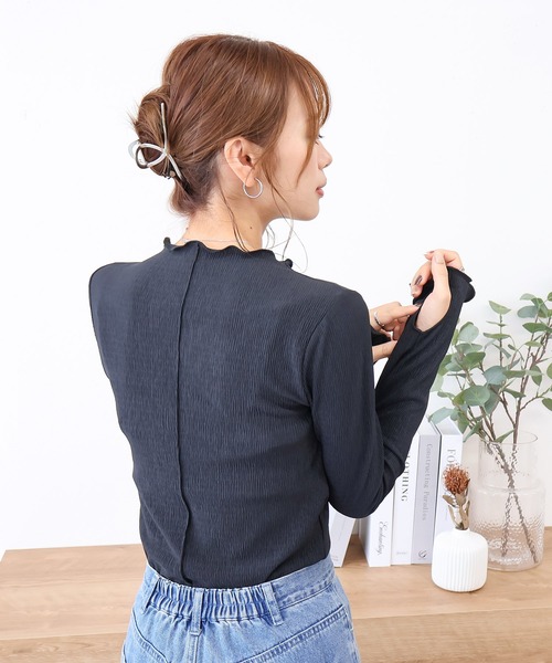 Social GIRL(ソーシャルガール)の「プチハイネックメロウリブトップス(Tシャツ/カットソー・レディース・アイボリー/ブラック/グレイッシュベージュ/ブルー・M)」の1枚目の写真