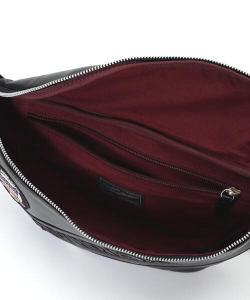 AVIREX(アヴィレックス)の「《直営店限定》VARSITY LEATHER BODY BAG/バーシティーボディーバッグ(ボディバッグ/ウエストポーチ・レディース・ブラック/ホワイト系2/ターコイズブルー/イエロー・F)」の11枚目の写真