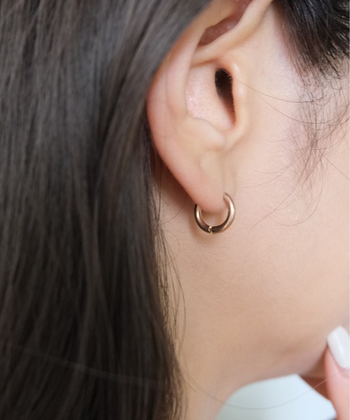 ENOA(エノア)の「フープピアス(ピアス(両耳用)・レディース・シルバー/ゴールド/ピンクゴールド・12/14/8)」の11枚目の写真