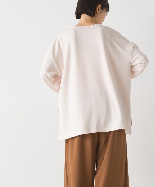 OMNES(オムネス)の「+3℃蓄熱ストレッチ長袖スリットTシャツ(Tシャツ/カットソー・レディース・パープル/ブラウン/グリーン/アイボリー/ブラック・MEDIUM/LARGE)」の8枚目の写真