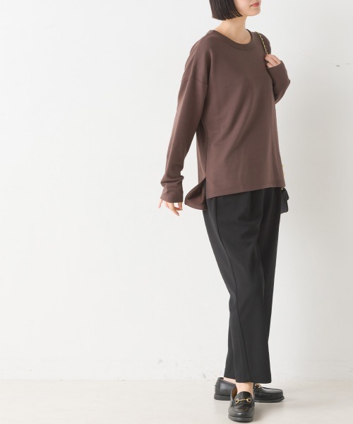 OMNES(オムネス)の「+3℃蓄熱ストレッチ長袖スリットTシャツ(Tシャツ/カットソー・レディース・パープル/ブラウン/グリーン/アイボリー/ブラック・MEDIUM/LARGE)」の20枚目の写真