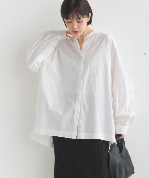 OMNES(オムネス)の「製品洗いスラブコットン後ろケープ長袖シャツ(シャツ/ブラウス・レディース・ワイン/ホワイト/ライトカーキ/チャコールグレー・FREE)」の1枚目の写真
