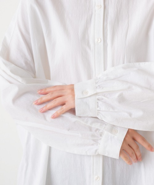 OMNES(オムネス)の「製品洗いスラブコットン後ろケープ長袖シャツ(シャツ/ブラウス・レディース・ワイン/ホワイト/ライトカーキ/チャコールグレー・FREE)」の8枚目の写真