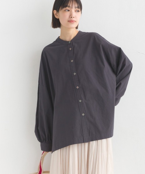 OMNES(オムネス)の「製品洗いスラブコットン後ろケープ長袖シャツ(シャツ/ブラウス・レディース・ワイン/ホワイト/ライトカーキ/チャコールグレー・FREE)」の16枚目の写真