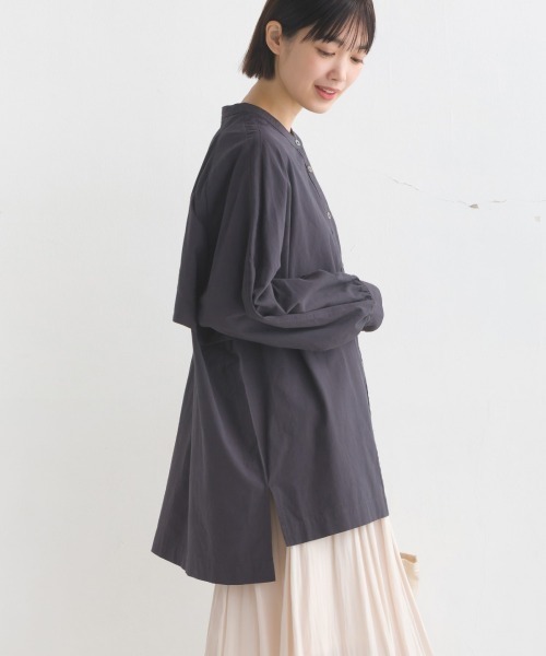 OMNES(オムネス)の「製品洗いスラブコットン後ろケープ長袖シャツ(シャツ/ブラウス・レディース・ワイン/ホワイト/ライトカーキ/チャコールグレー・FREE)」の17枚目の写真
