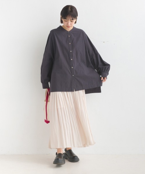 OMNES(オムネス)の「製品洗いスラブコットン後ろケープ長袖シャツ(シャツ/ブラウス・レディース・ワイン/ホワイト/ライトカーキ/チャコールグレー・FREE)」の19枚目の写真