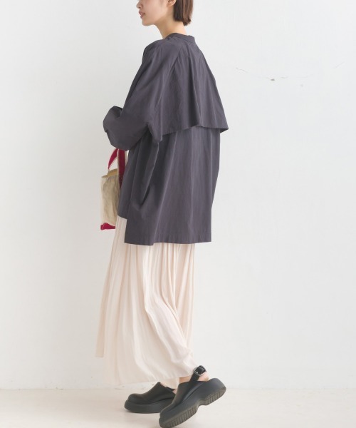 OMNES(オムネス)の「製品洗いスラブコットン後ろケープ長袖シャツ(シャツ/ブラウス・レディース・ワイン/ホワイト/ライトカーキ/チャコールグレー・FREE)」の20枚目の写真