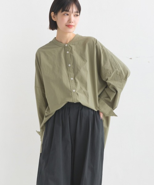 OMNES(オムネス)の「製品洗いスラブコットン後ろケープ長袖シャツ(シャツ/ブラウス・レディース・ワイン/ホワイト/ライトカーキ/チャコールグレー・FREE)」の22枚目の写真