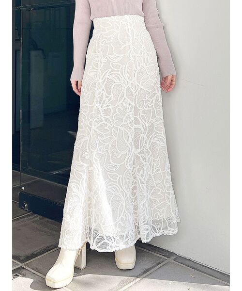 MERCURYDUO(マーキュリーデュオ)の「モール刺繍セミフレアスカート(スカート・レディース・ピンク/オフホワイト/チャコールグレー・SMALL/MEDIUM)」の4枚目の写真