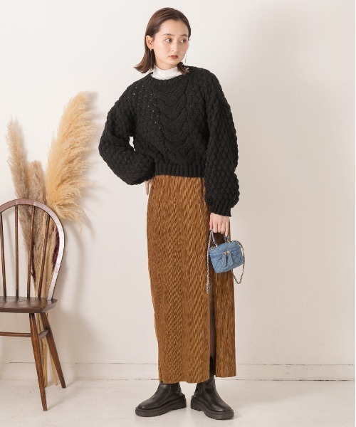 ad thie(アドティエ)の「ショート・ボリューム袖 ケーブル編みニット(ニット/セーター・レディース・ブラック/アイボリー/ブラウン/ブルー・FREE)」の12枚目の写真