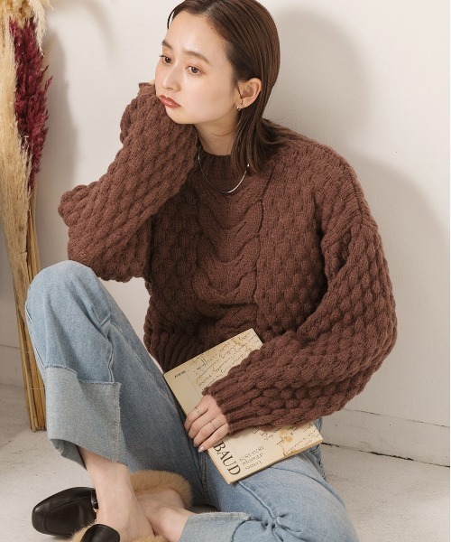 ad thie(アドティエ)の「ショート・ボリューム袖 ケーブル編みニット(ニット/セーター・レディース・ブラック/アイボリー/ブラウン/ブルー・FREE)」の17枚目の写真