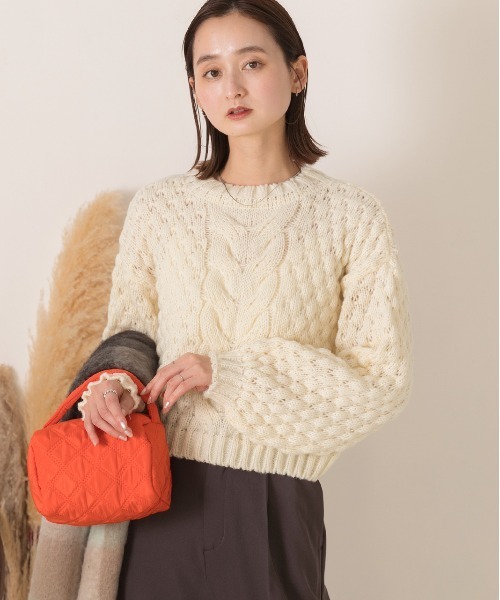 ad thie(アドティエ)の「ショート・ボリューム袖 ケーブル編みニット(ニット/セーター・レディース・ブラック/アイボリー/ブラウン/ブルー・FREE)」の21枚目の写真