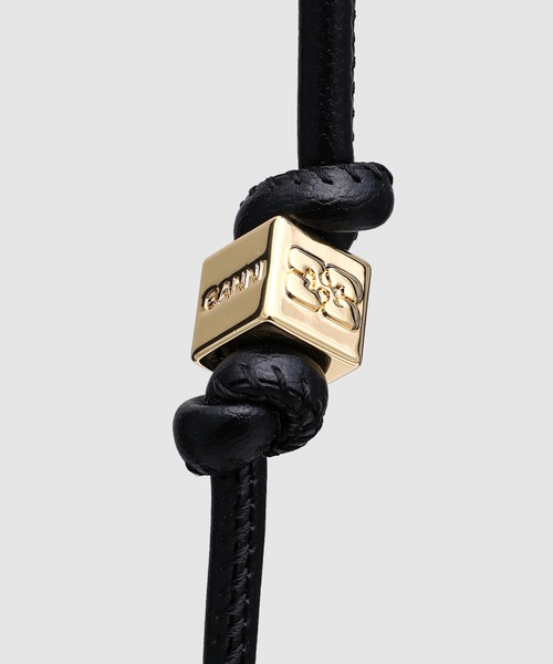 GANNI（ガニー）の「Ganni Bou Wallet On Strap（財布・レディース・ブラック・ONE SIZE）」の3枚目の写真