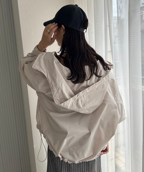 one after another NICE CLAUP（ワンアフターアナザーナイスクラップ）の「【WEB限定】ユーティリティーマウンテンパーカー（マウンテンパーカー・レディース・ベージュ/ブラック/アイボリー・FREE）」の10枚目の写真