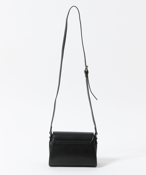 FOREVER 21（フォーエバー トゥエンティーワン）の「【2024SS】フラップミニショルダー（ショルダーバッグ・レディース・ブラック/ホワイト・FREE）」の4枚目の写真