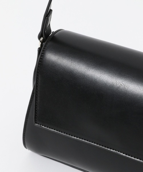 FOREVER 21（フォーエバー トゥエンティーワン）の「【2024SS】フラップミニショルダー（ショルダーバッグ・レディース・ブラック/ホワイト・FREE）」の6枚目の写真