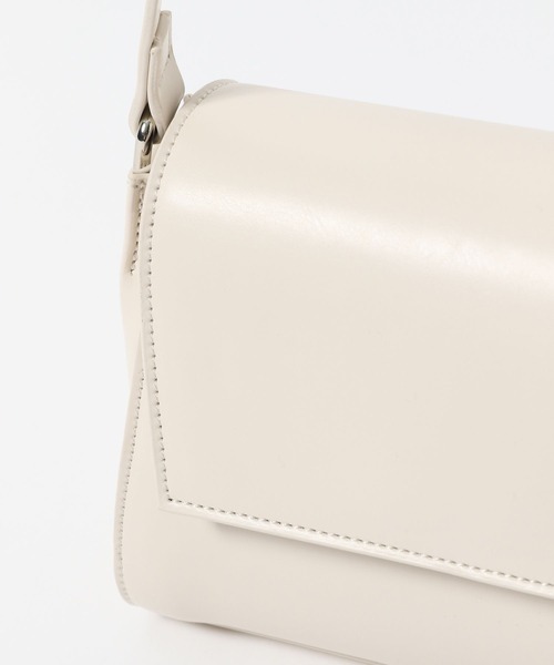 FOREVER 21（フォーエバー トゥエンティーワン）の「【2024SS】フラップミニショルダー（ショルダーバッグ・レディース・ブラック/ホワイト・FREE）」の9枚目の写真