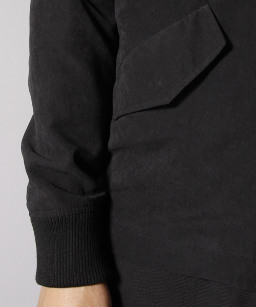 AMERICAN RAG CIE（アメリカンラグシー）の「AMERICAN RAG CIE ミリタリーL-2型ナイロンブルゾン / 113-AMG-M152-BL601（ミリタリージャケット・メンズ・ブラック/バーガンディー・1/3/2）」の10枚目の写真