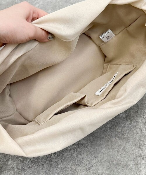 fredy emue（フレディエミュ）の「テープハンドルPPブレードバッグ（トートバッグ・レディース・ベージュ/ブラック・FREE）」の13枚目の写真