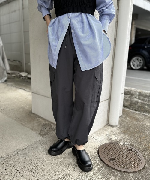 LEPSIM（レプシィム）の「コットンナイロンミリタリーカーゴパンツ　107975（カーゴパンツ・レディース・カーキ/アイボリー/チャコールグレー・FREE）」の4枚目の写真