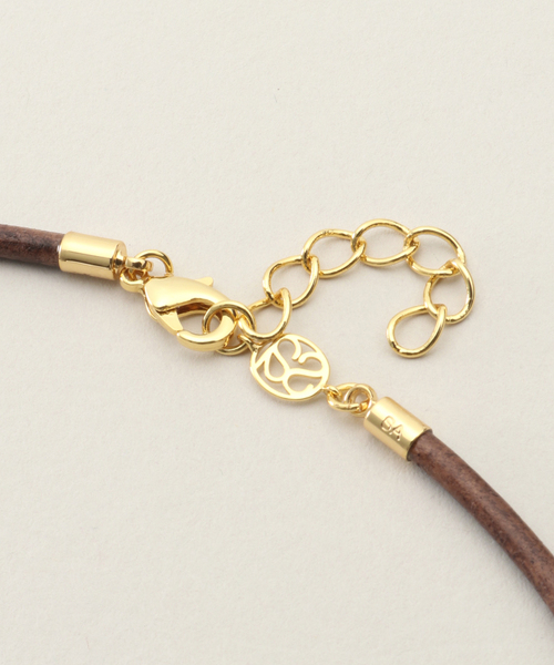 JOURNAL STANDARD(ジャーナルスタンダード)の「【SANDRALEXANDRA】Baroque Pearl Charm on Br BAROQUE PEARL&LEATHE(チョーカー・レディース・ブラウン・FREE)」の3枚目の写真